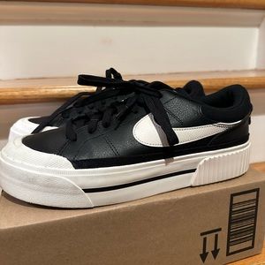 Nike Court Legacy Lift Sneakers